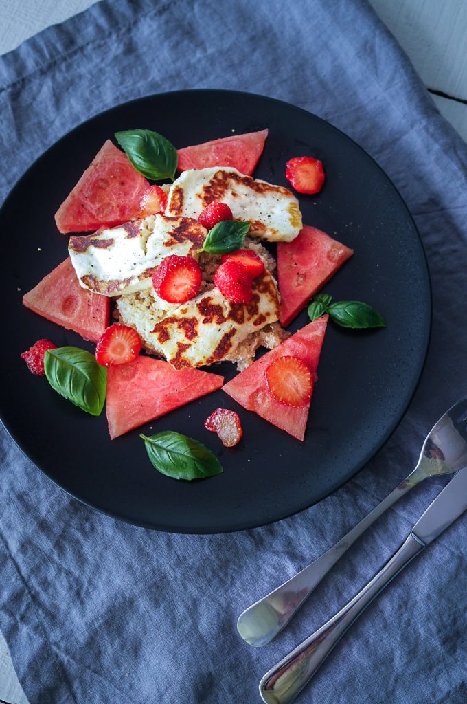 Halloumi-vesimelonisalaatti