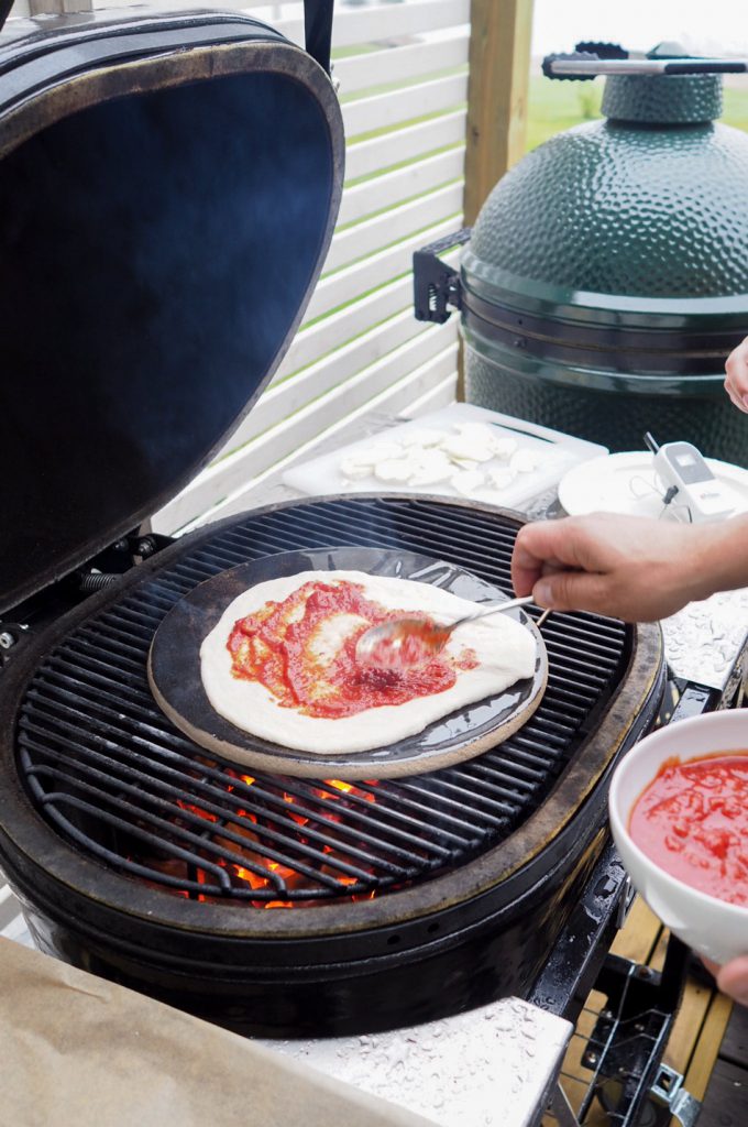 Pizza-valmistuu-grillissä