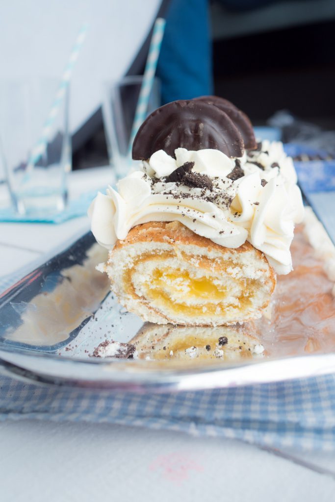 Gluteeniton-kääretorttu-lemon-curd-täytteellä